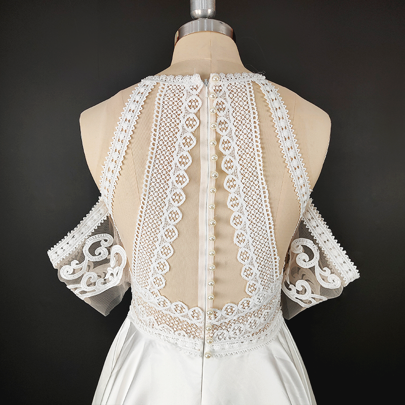 Sophisticated Halter-Neck Gown with Geometric Lace Bodice