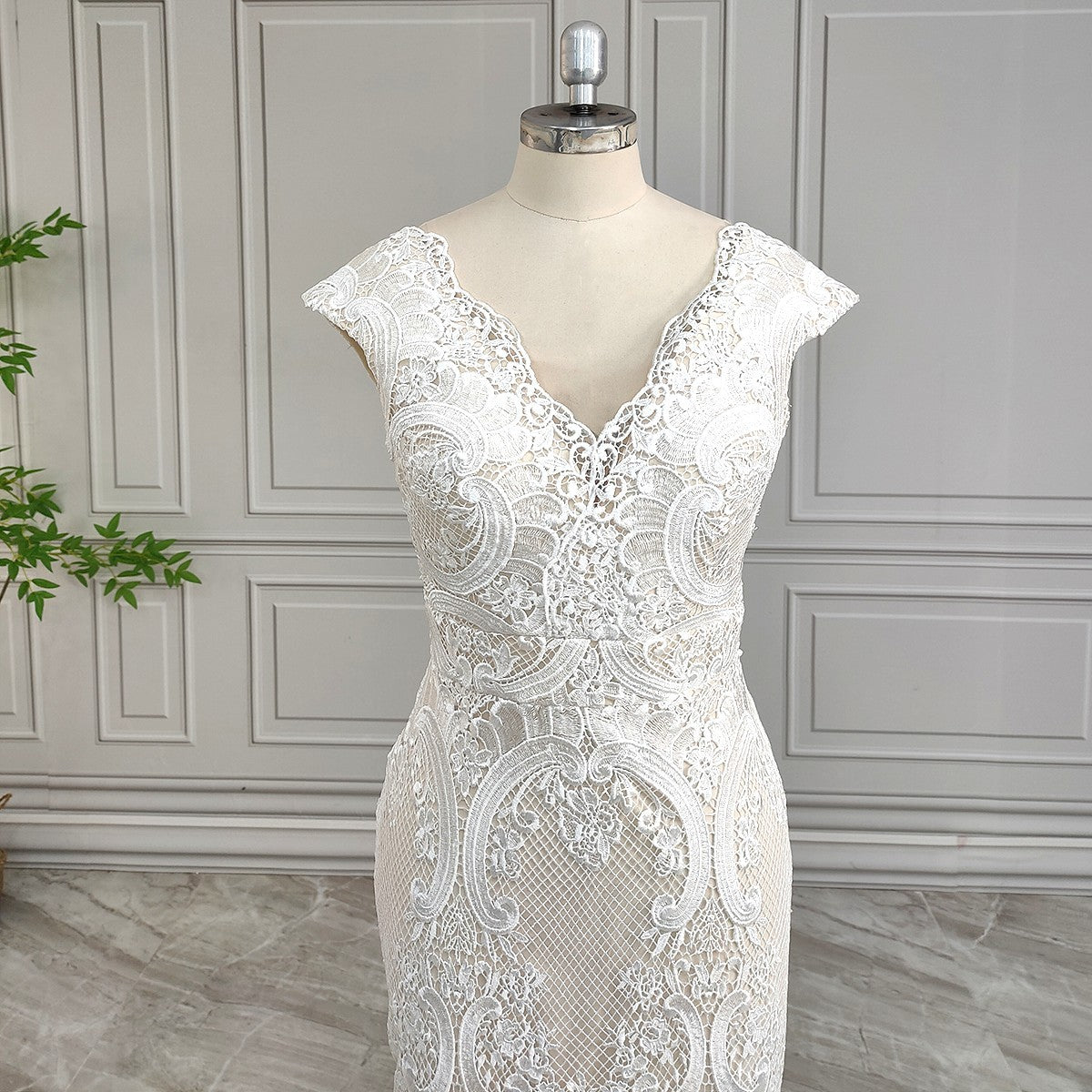 Enchanting All-Over Lace Trumpet Gown with Scalloped V-Neck