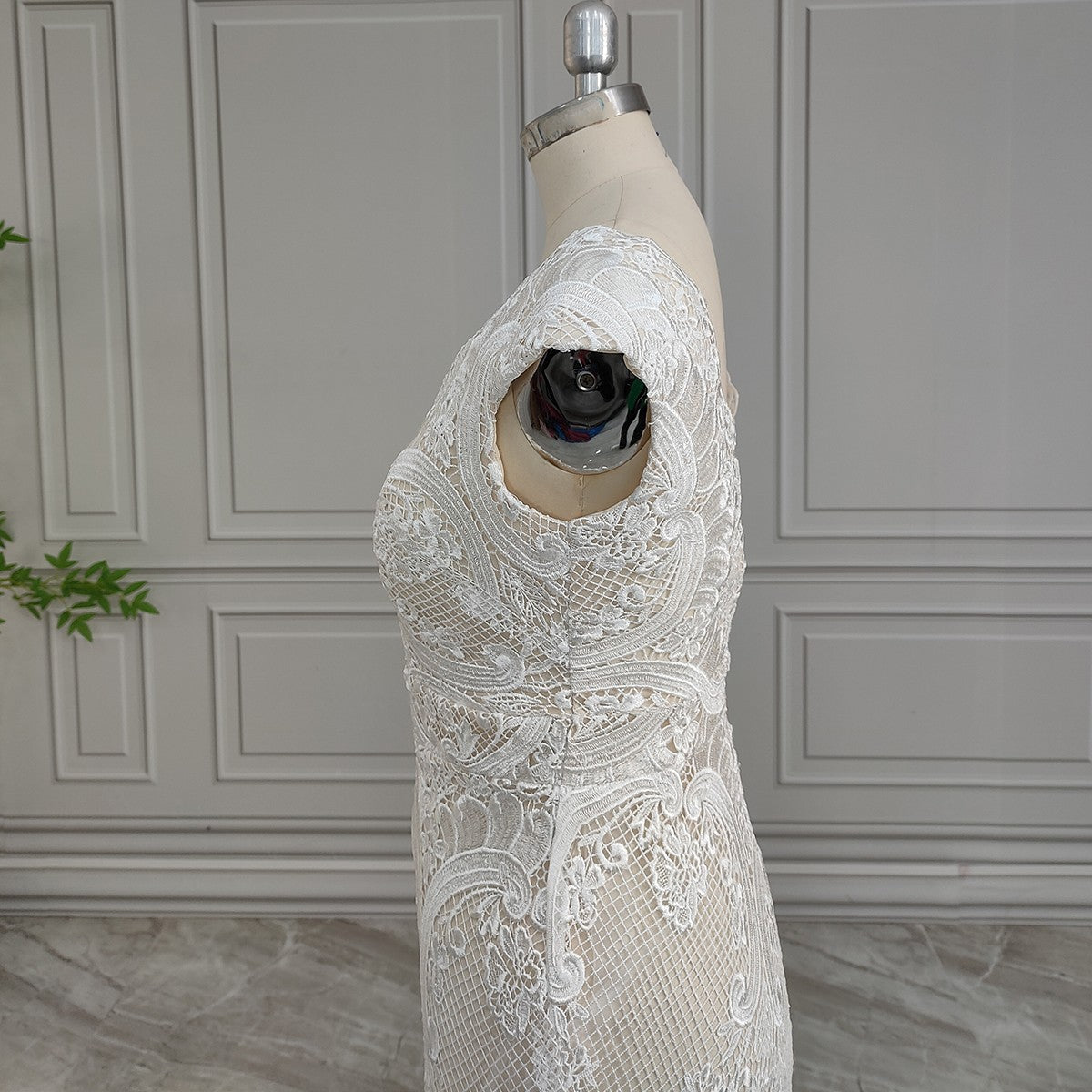 Enchanting All-Over Lace Trumpet Gown with Scalloped V-Neck