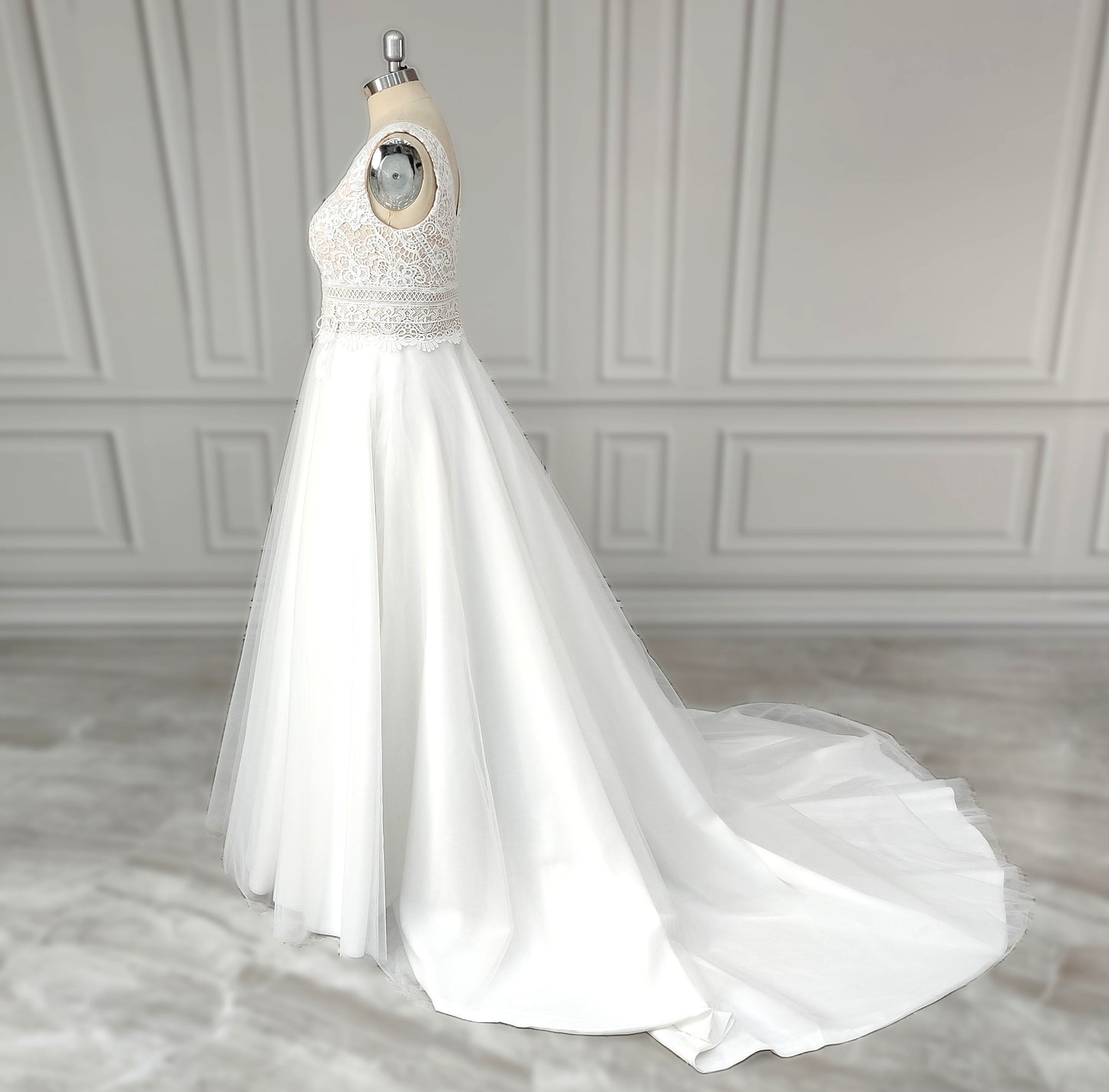 Bohemian-Luxe Crochet Lace Wedding Dress with Ethereal Tulle Skirt and Tassel